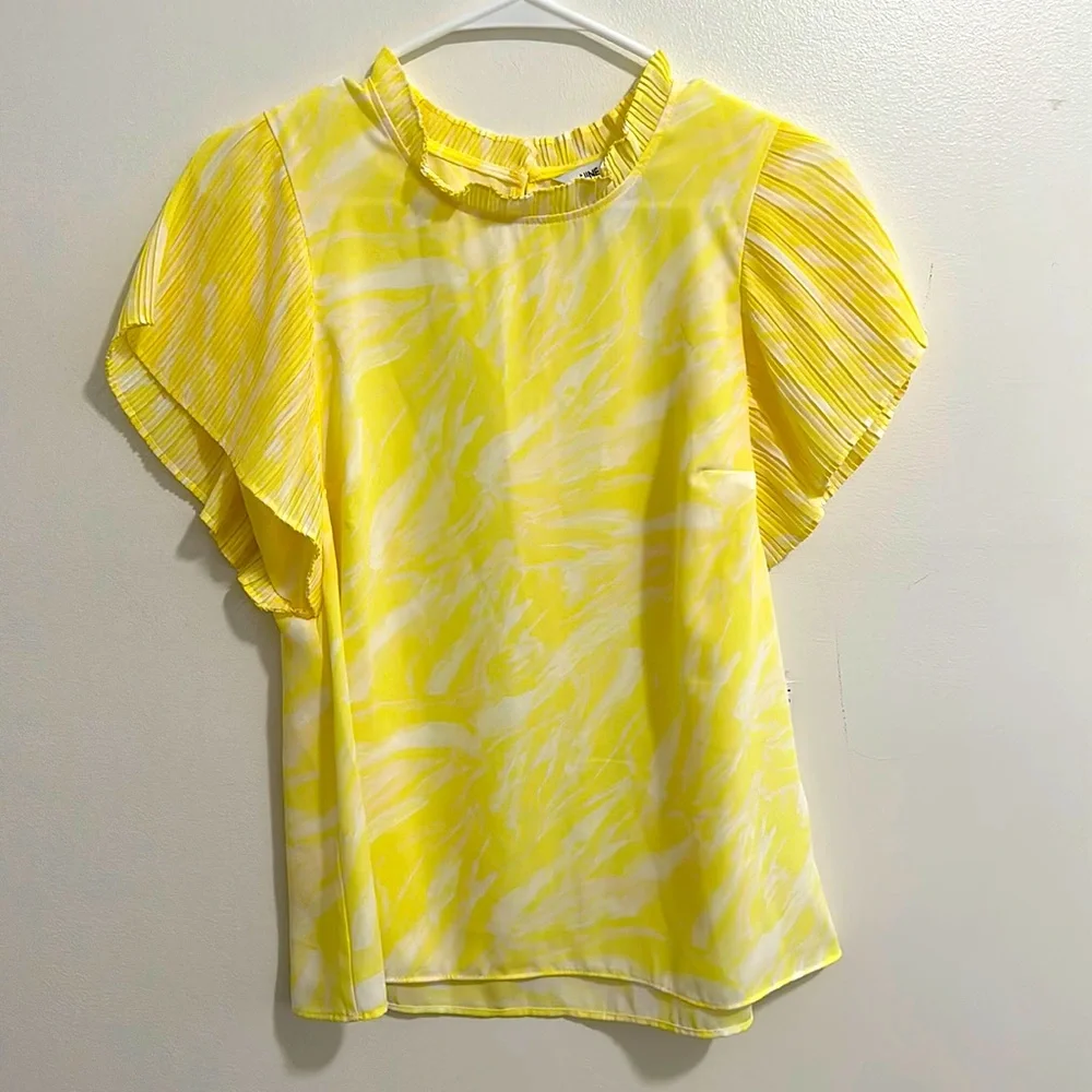 NWT Nine West Yellow White Pleated Flutter Sleeves Blouse Women Medium - Picture 1 of 5